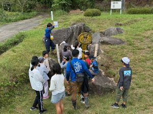 体験授業の様子（湯舟坂２号墳）